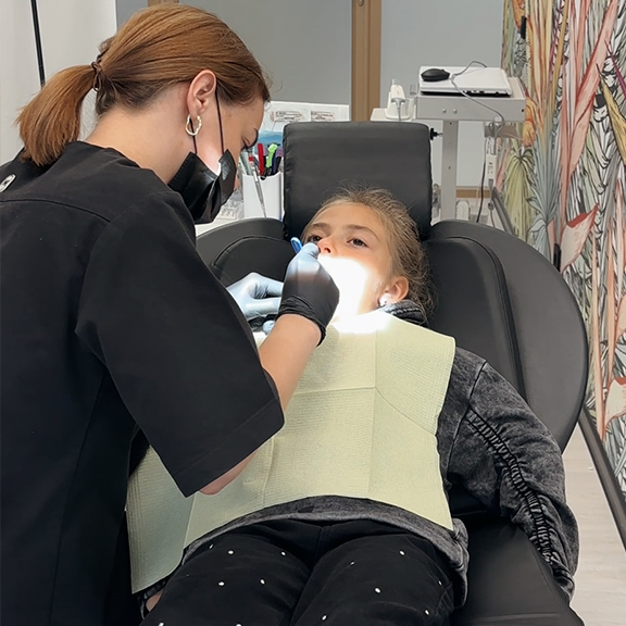 Фиксация металлических брекетов за 90 000 ₽ вместо 120 000 ₽!